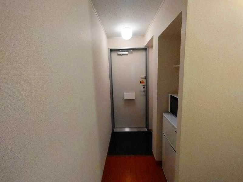 レオパレスシャンブル 玄関
