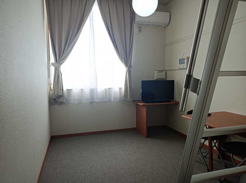 レオパレスジュネス紫原 居間