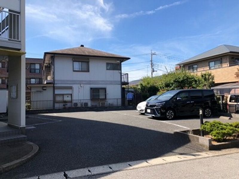 レオパレスゆりのき 駐車場