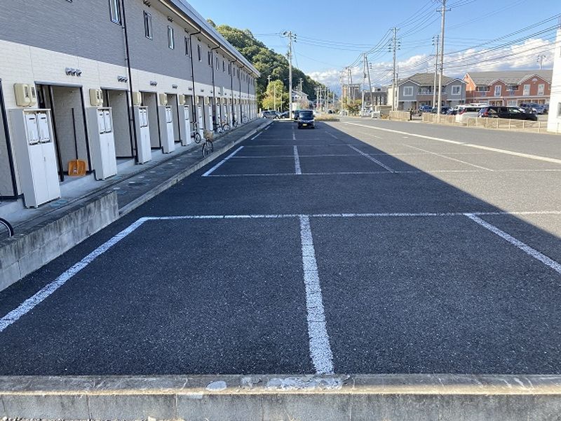 レオパレス桜町 駐車場
