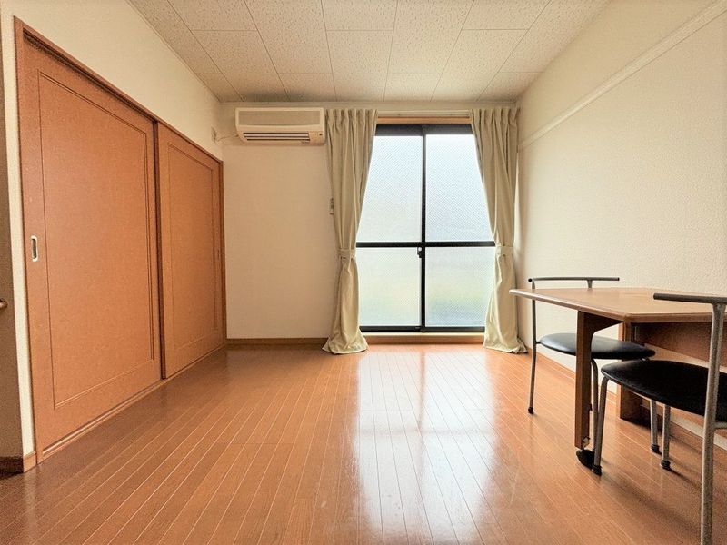 レオパレスかみどう 居間