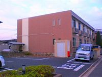 LEONEXT Pure Light Parking lot