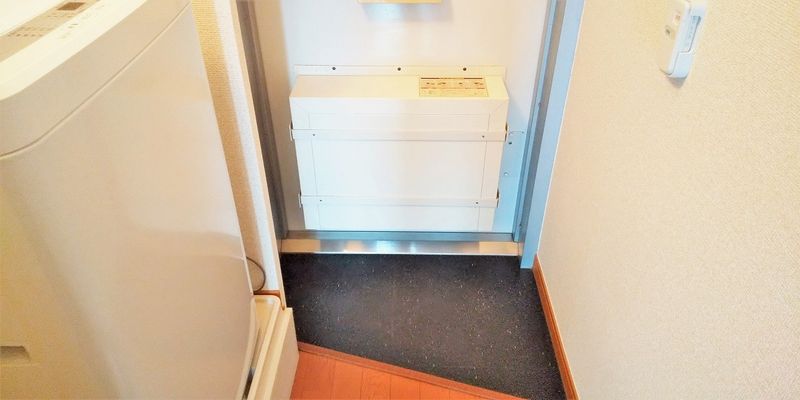 レオパレスフォレ 玄関