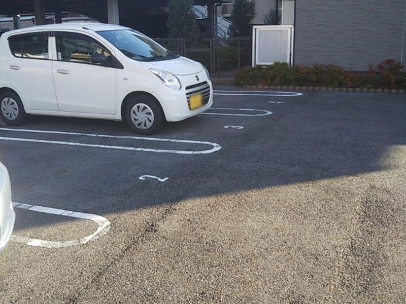レオパレス金城 駐車場