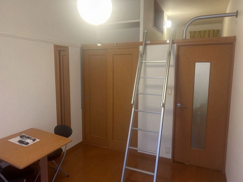 レオパレスラ　トゥサ 居間