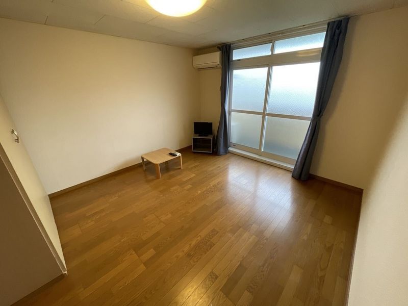 レオパレスバロン 居間