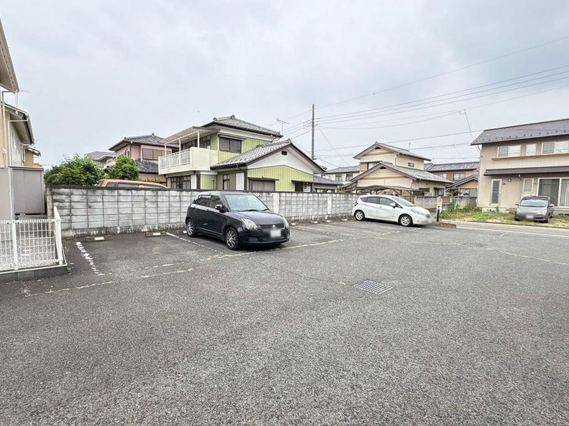レオパレスＬＡＦＯＲＥＴⅠ 駐車場