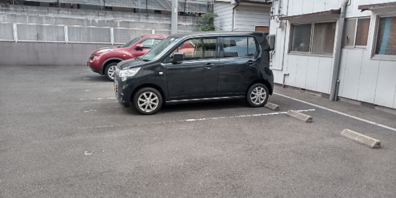 レオパレス川西 駐車場