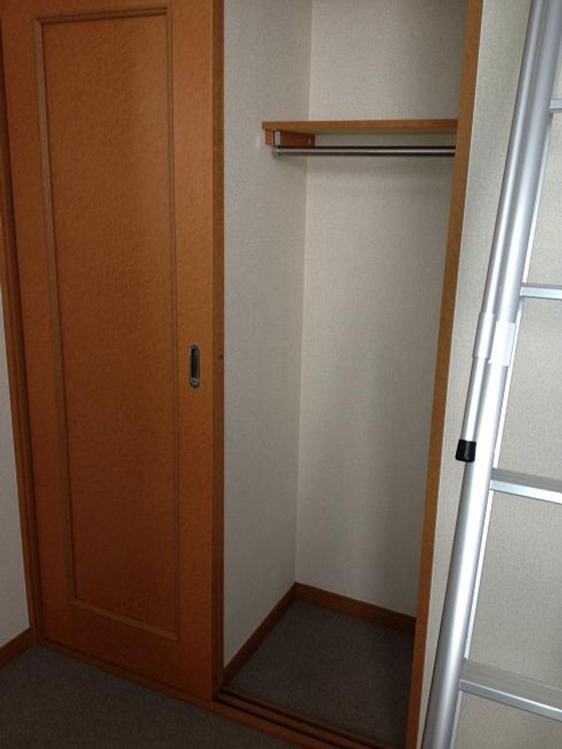 レオパレスシティセントラル 収納