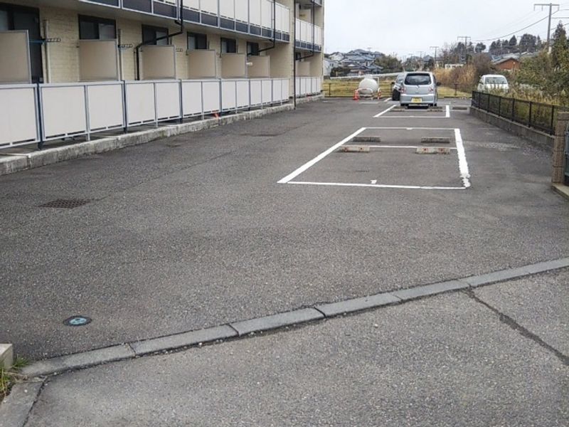 レオパレスあきは 駐車場