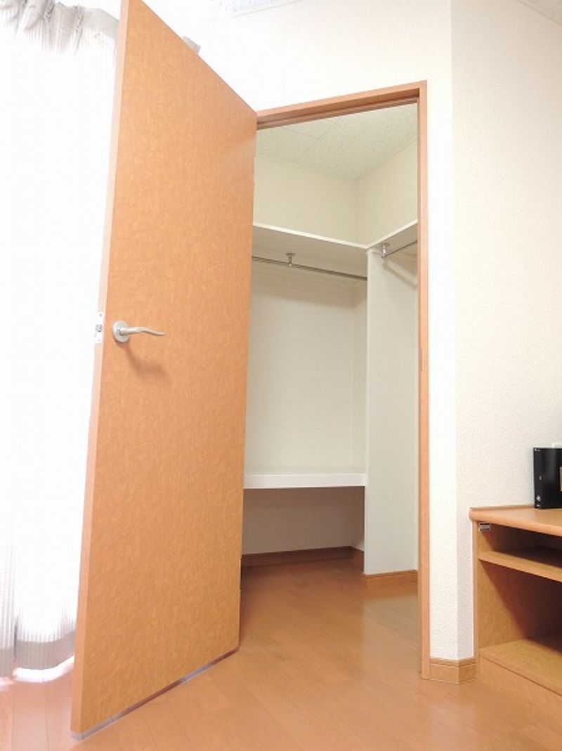 レオパレスフルーハイツ 収納