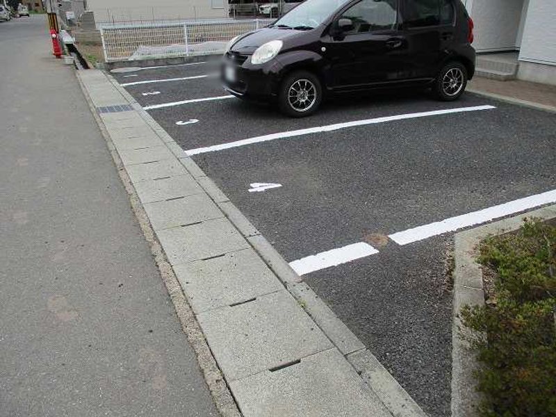 レオパレスパークハイム 駐車場