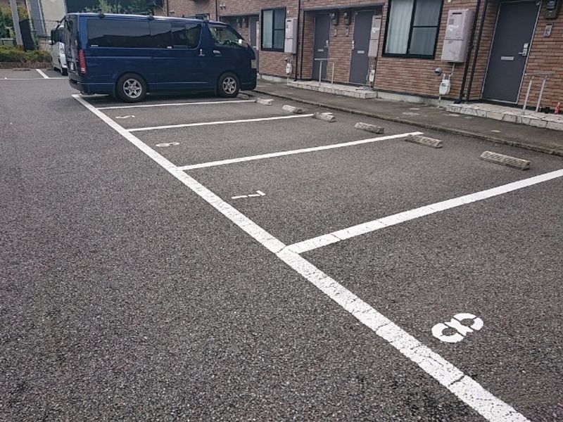 レオネクストエスポワール 駐車場