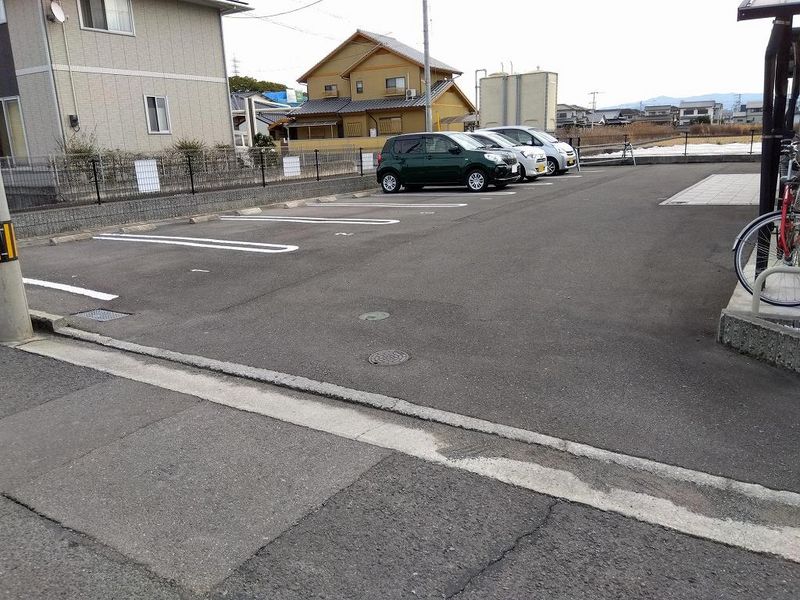 クレイノメイプルハイム 駐車場