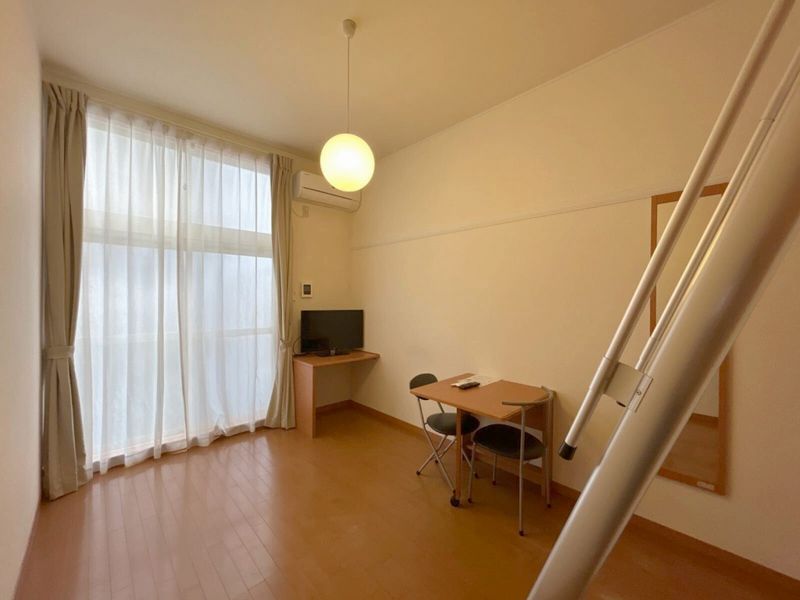 レオパレスＭＯＲＥ 居間