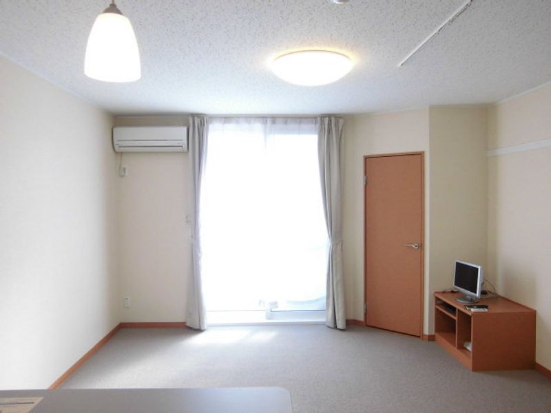 レオパレスコンフォーツＭ 居間