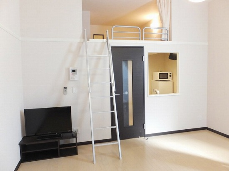 LEONEXT Sakura 3 Living room