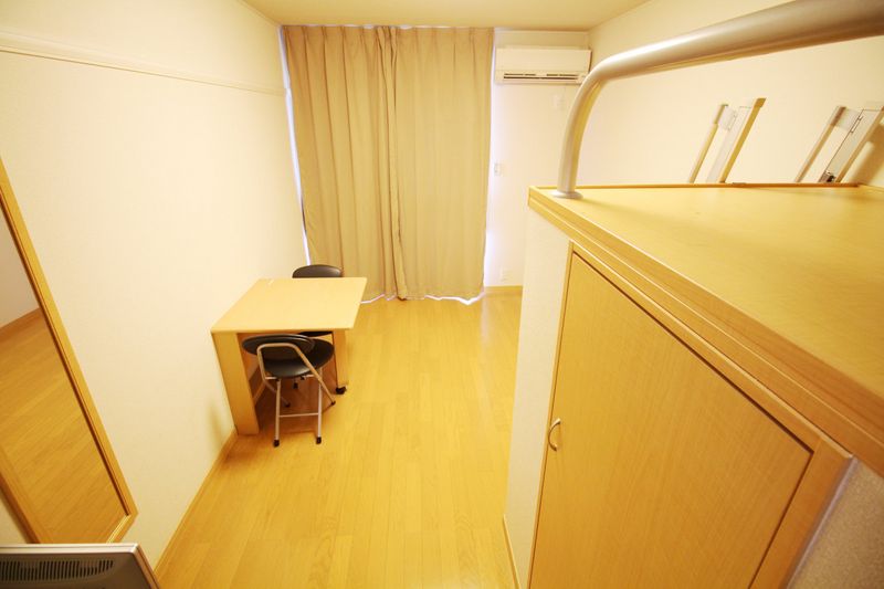 レオパレス若葉 居間