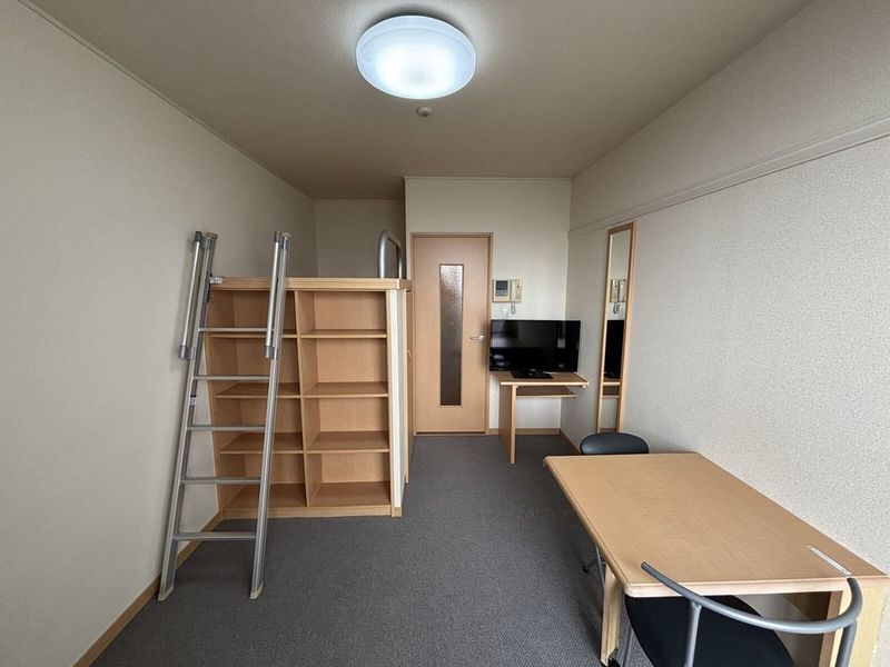 レオパレスルーエ六甲 居間