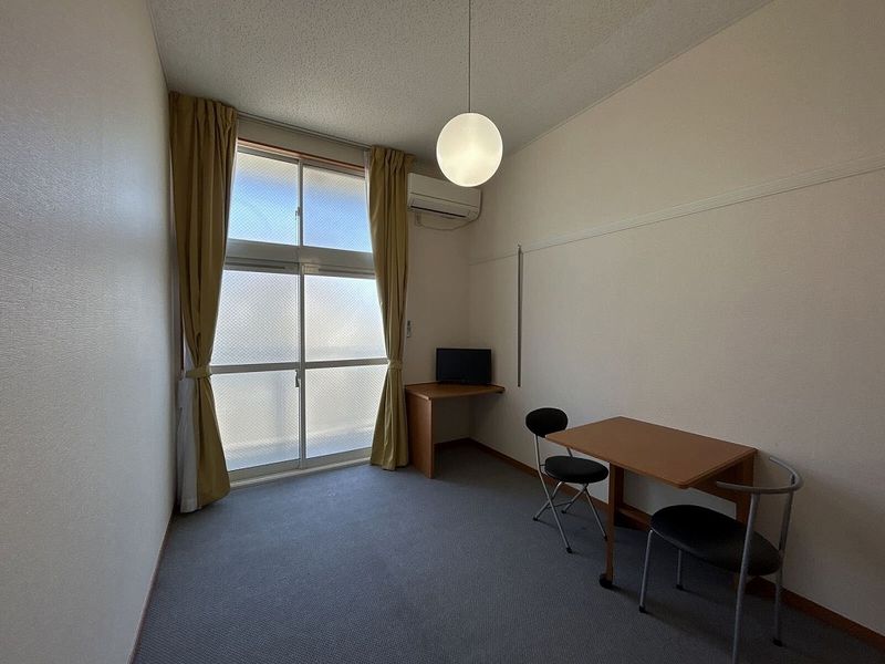 レオパレスヴィラ上峰 居間