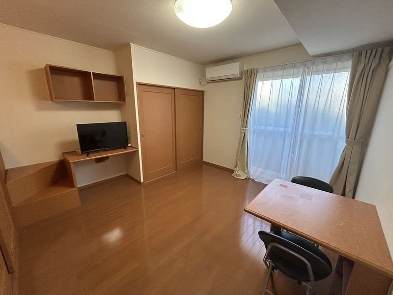 レオパレスｐｉｎｅ　ｃｒｅｓｔ 居間