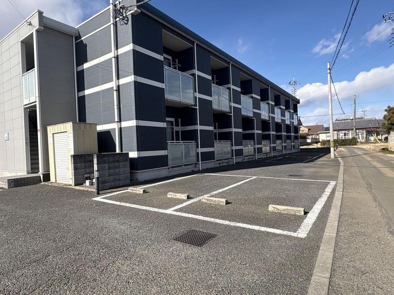 レオネクストホワイトバーチⅡ 駐車場