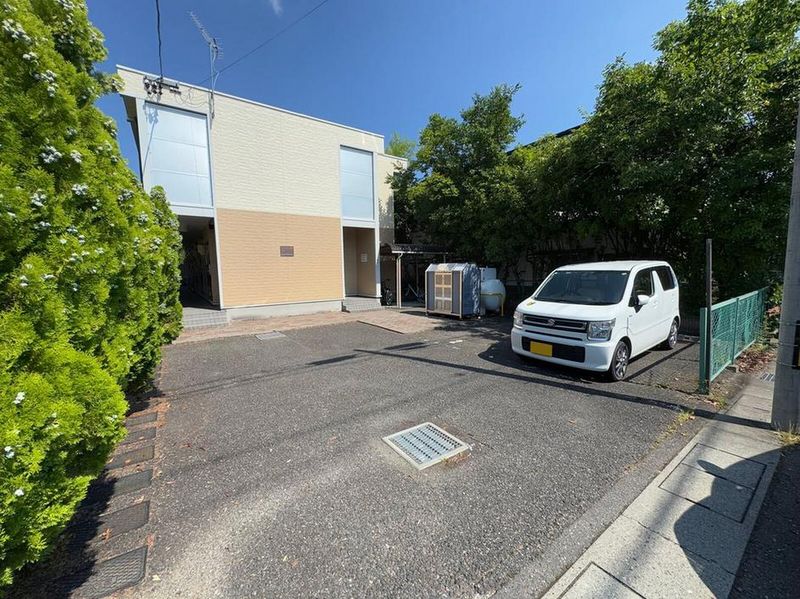 レオパレスベルヴィル 駐車場