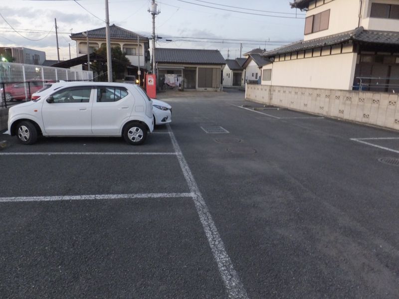 レオパレスサンシャイン 駐車場