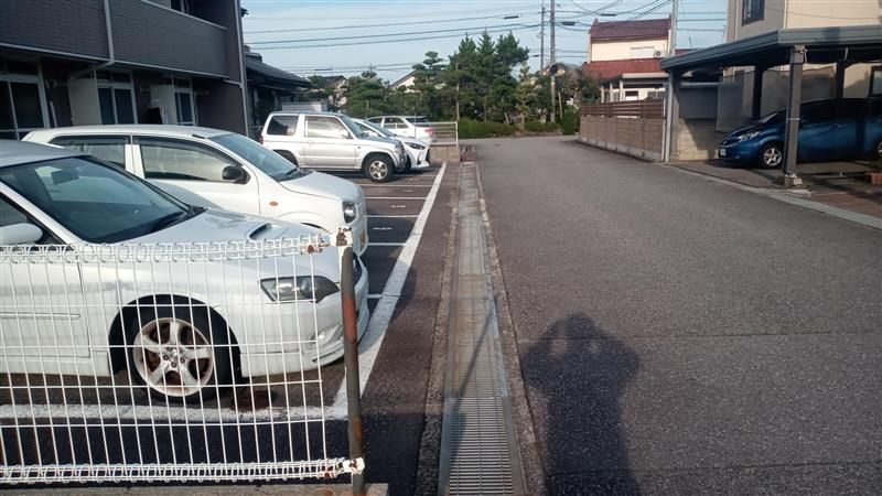 レオパレスＮＯＶＡ・Ⅲ 駐車場