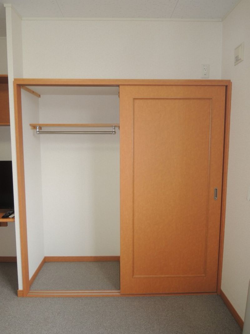レオパレス月寒ベストフラット 収納