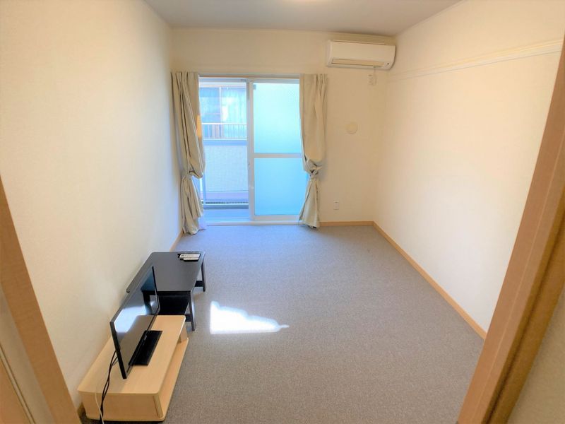 レオパレス上之園 居間
