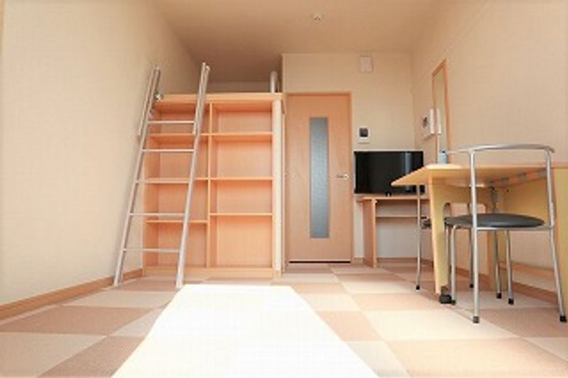 レオパレス三島広小路 居間