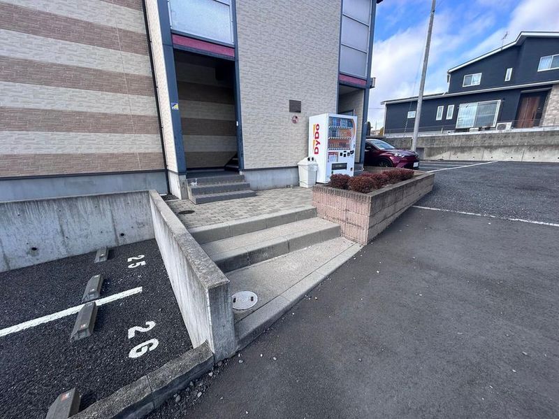 レオパレスジュネスピューパ　Ⅱ エントランス