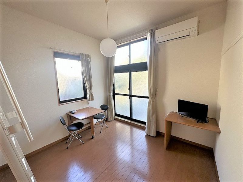 レオパレス八景島 居間