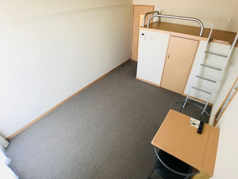 レオパレスサワ 居間