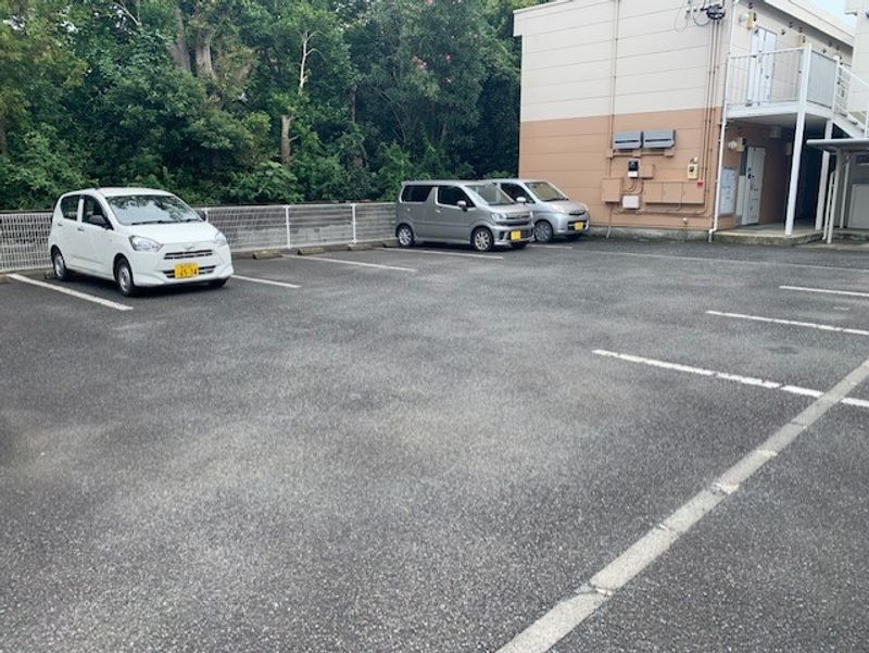 レオパレス卯月　２００３ 駐車場