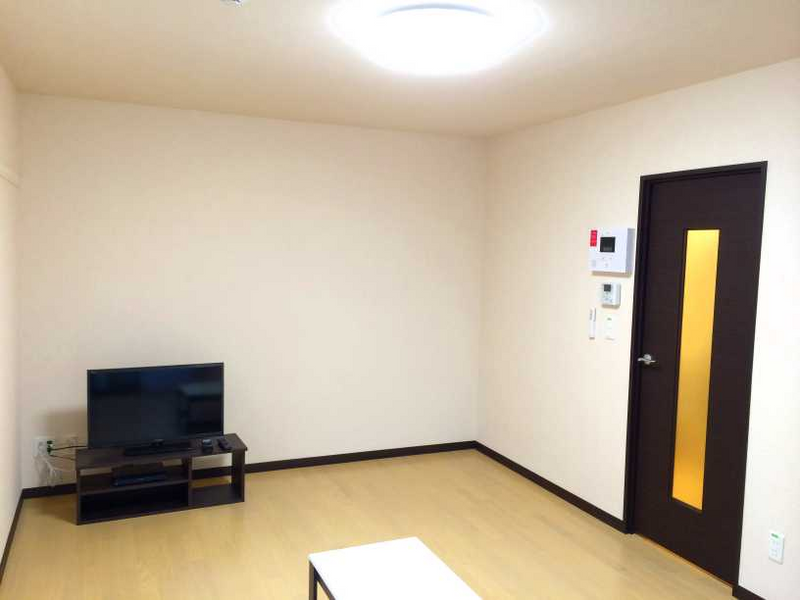 LEONEXT Hills KSM Living room