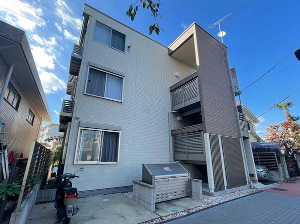 Bên ngoài CLEINO Gran Seed