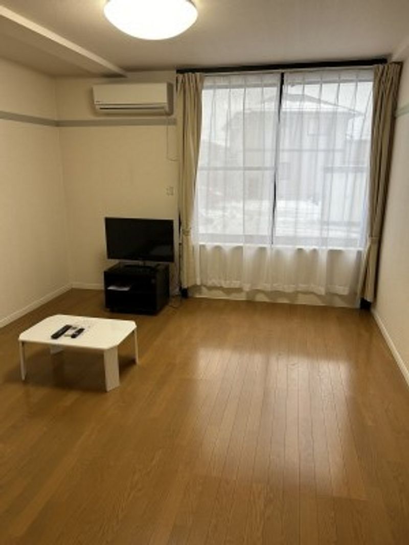 レオパレスバロン 居間