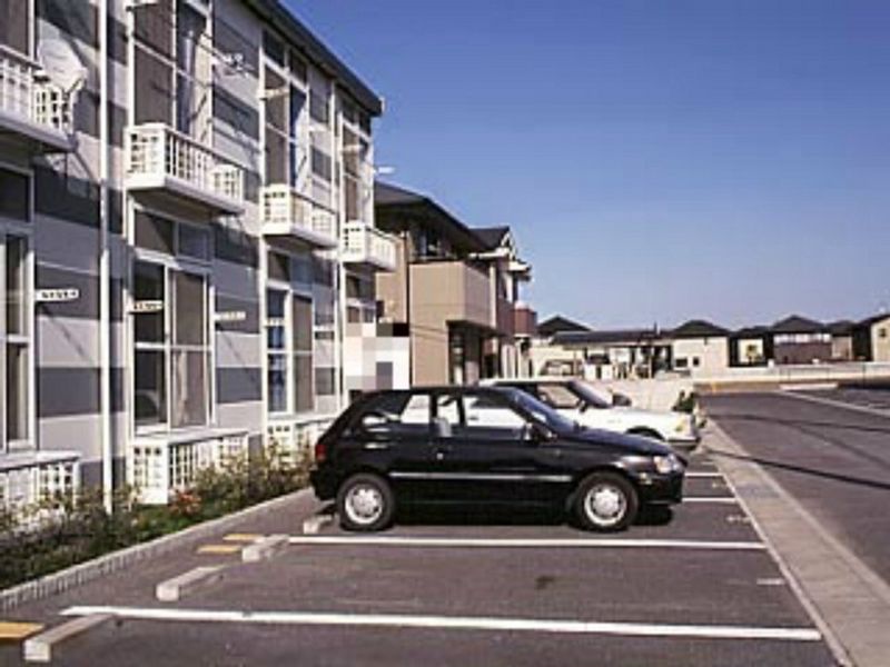 レオパレスシャルマン 駐車場
