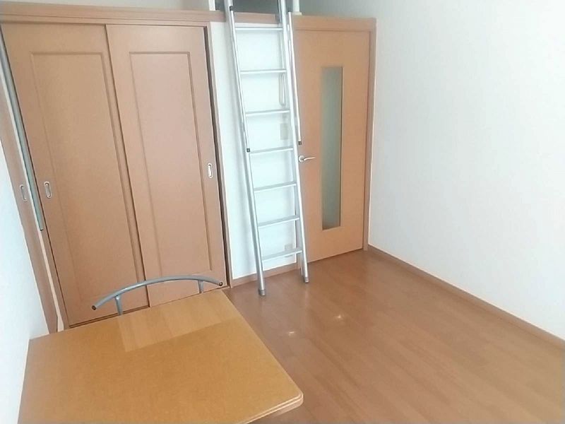 レオパレス鶴舞 居間