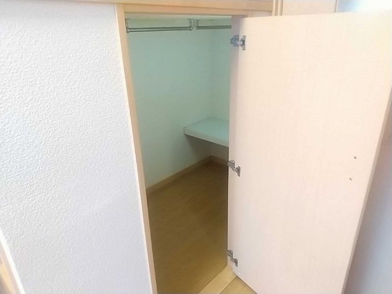 レオパレス拝島町Ⅱ 収納