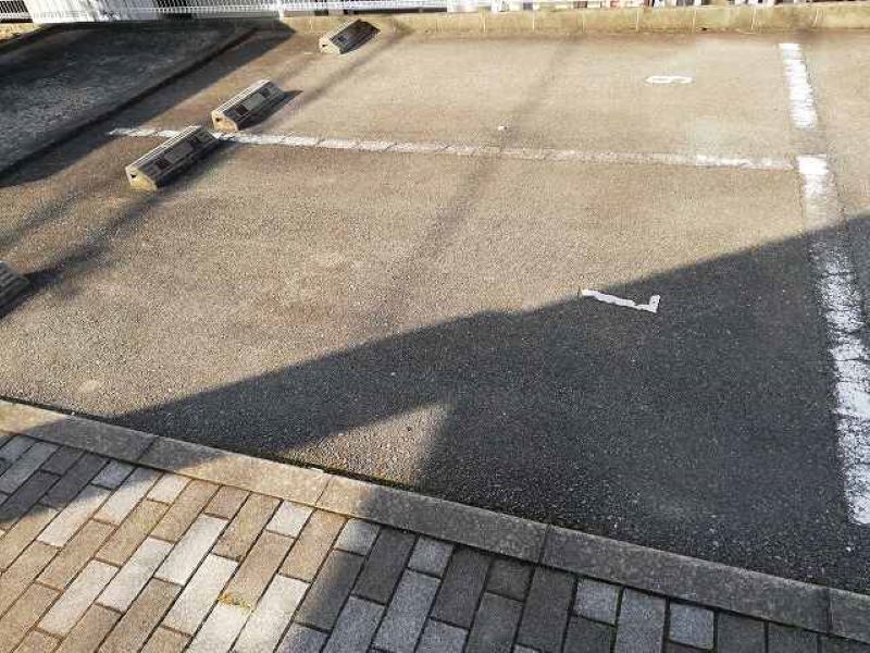 レオパレス長門石 駐車場