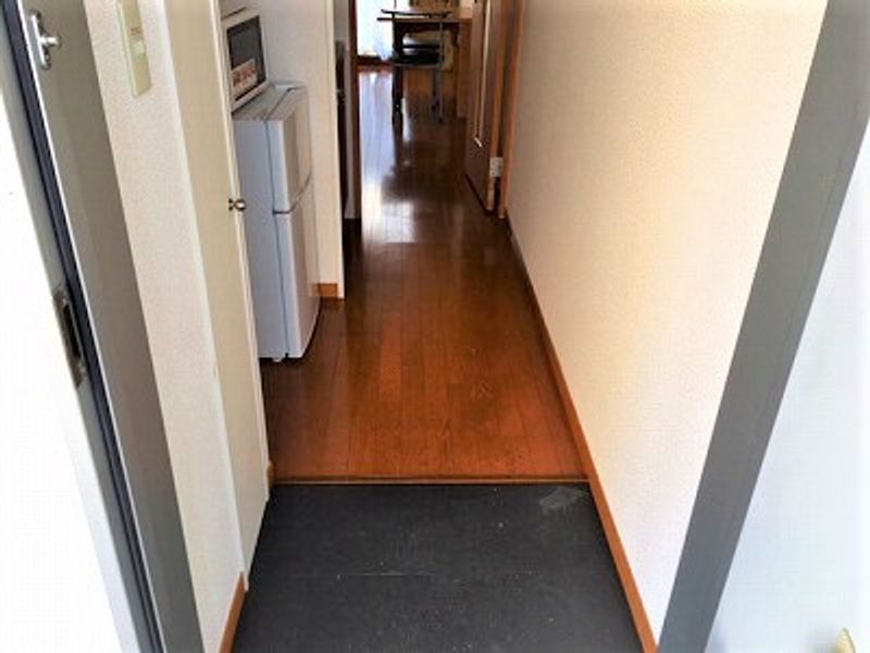 レオパレスロータス 玄関