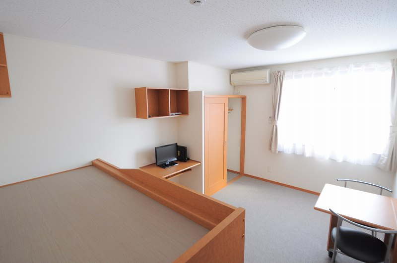 レオパレスＹＯＫＯＭＩＣＨＩ 居間