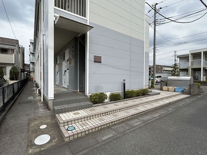 レオパレスサニーホームズ エントランス