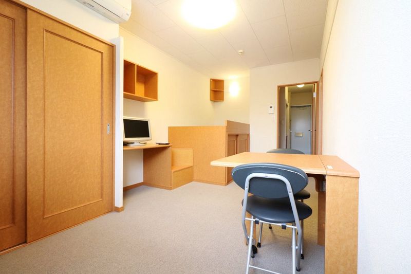 レオパレス茶屋 居間