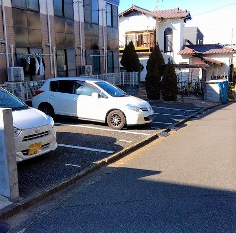 レオパレスピクシー八ヶ崎 駐車場