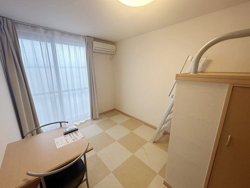 レオパレスフォレスト天神町 居間