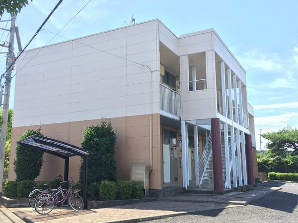 レオパレスカモミール 外観